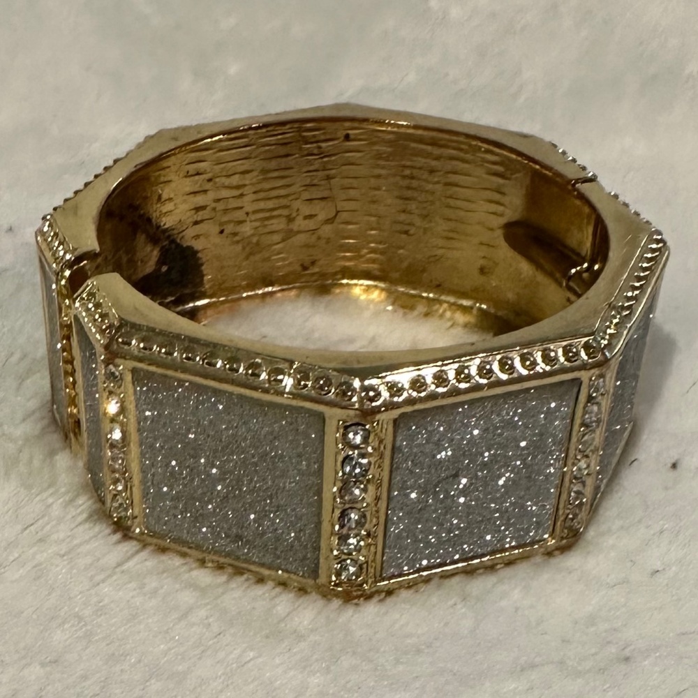 Bangle bracelet